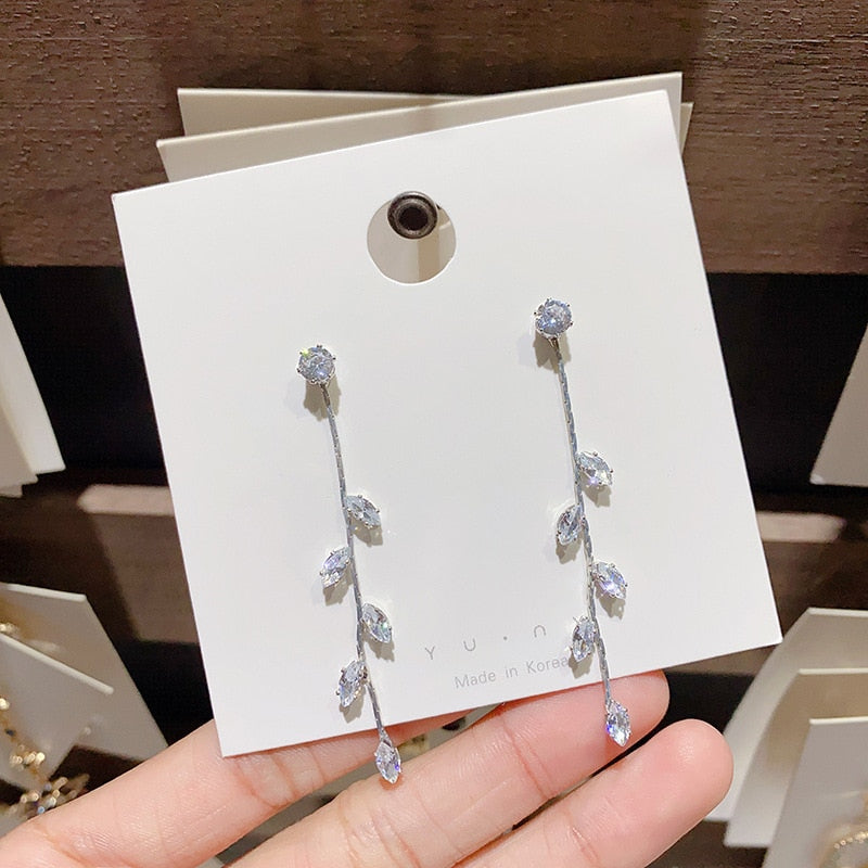 2025 Trend Simulation Pearl Long Earrings Female Moon Star Flower Rhinestone Wedding Pendant Earrings Fashion Korean Jewelry Earrings